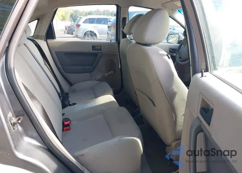 2010 Ford Focus S из США, поврежденный, VIN 1FAHP3EN7AW285238